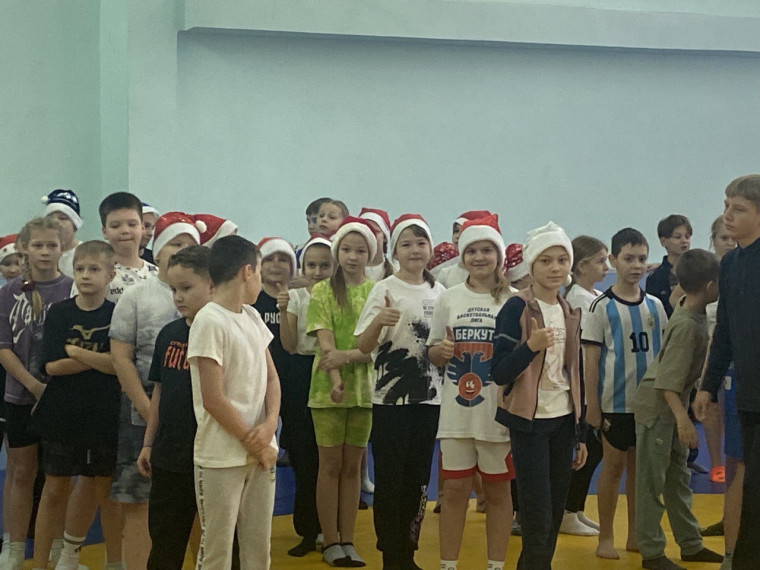 Новогодние эстафеты.