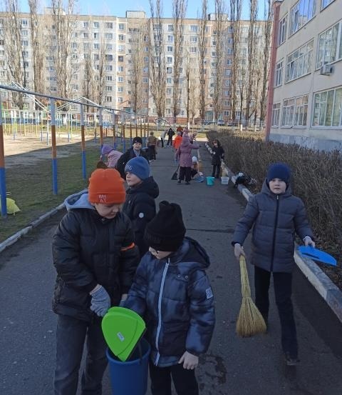 Субботник в нашем дворе.